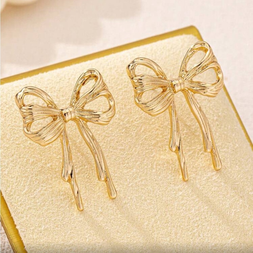 ✨Elegant Gold tone Bow Hypoallergenic Earrings - Picture 3 of 5